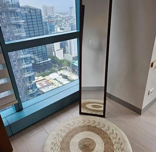 One Uptown Bgc Modern & Spacious, Great Location, 200mbps & Washer *