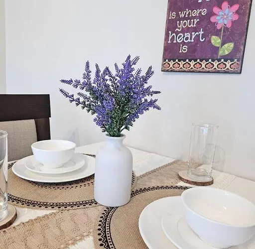 One Uptown Bgc Modern & Spacious, Great Location, 200mbps & Washer Apartment *