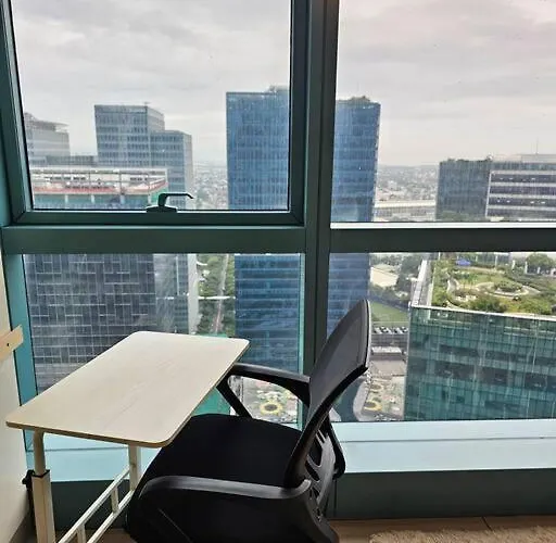 One Uptown Bgc Modern & Spacious, Great Location, 200mbps & Washer Apartment