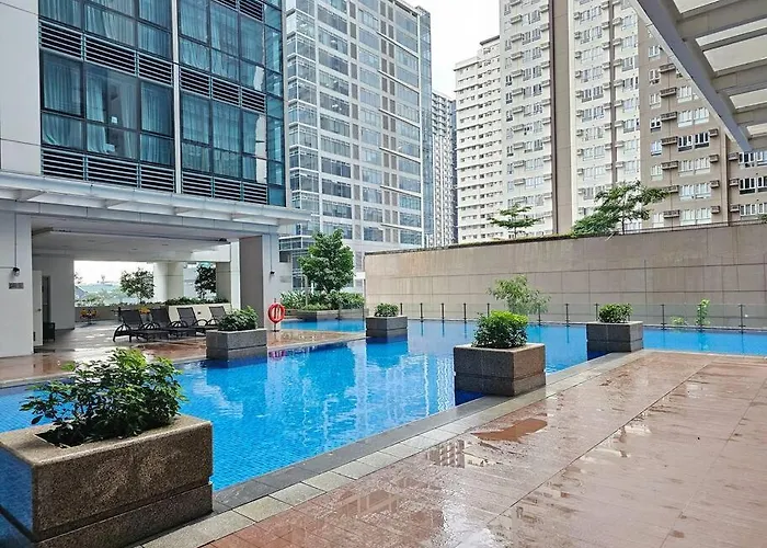 One Uptown Bgc Modern & Spacious, Great Location, 200mbps & Washer
