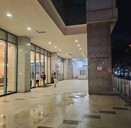 Apartment One Uptown Bgc Modern & Spacious, Great Location, 200mbps & Washer *