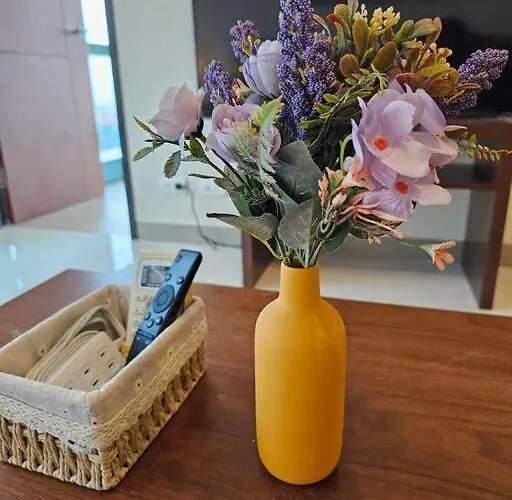 One Uptown Bgc Modern & Spacious, Great Location, 200mbps & Washer Apartment *