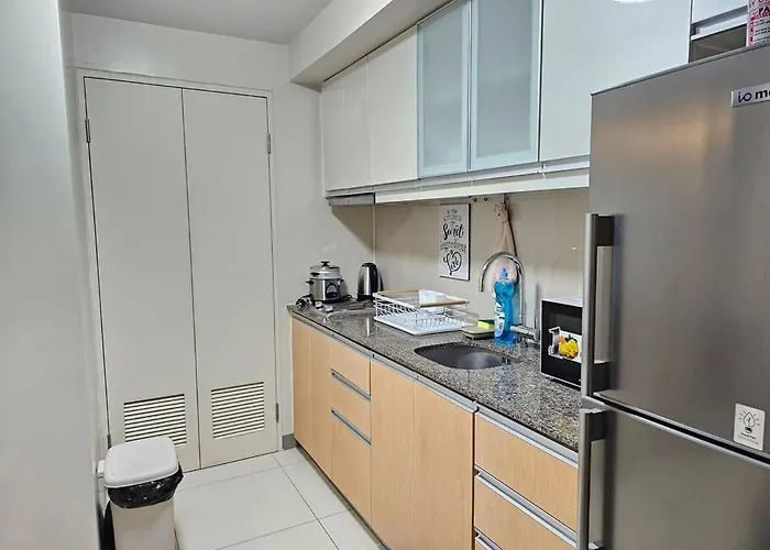 One Uptown Bgc Modern & Spacious, Great Location, 200mbps & Washer Apartment Manila