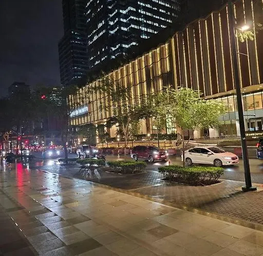One Uptown Bgc Modern & Spacious, Great Location, 200mbps & Washer Manila