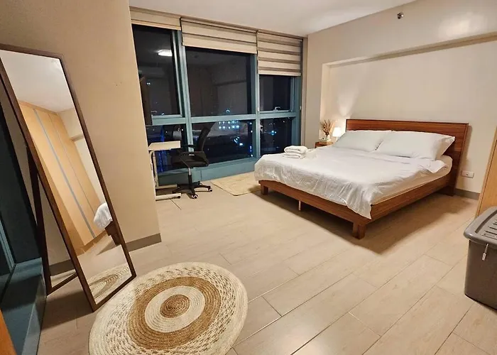 One Uptown Bgc Modern & Spacious, Great Location, 200mbps & Washer Manila