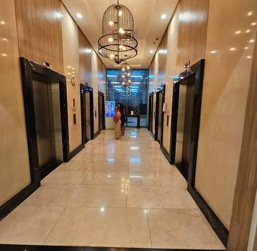 One Uptown Bgc Modern & Spacious, Great Location, 200mbps & Washer Apartment *