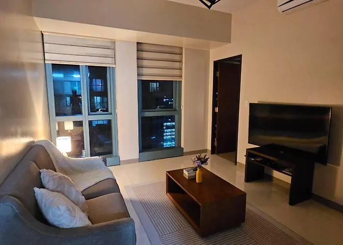 One Uptown Bgc Modern & Spacious, Great Location, 200mbps & Washer *